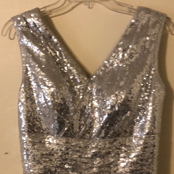 Floor length silver sequins gown - Picture 4 of 6